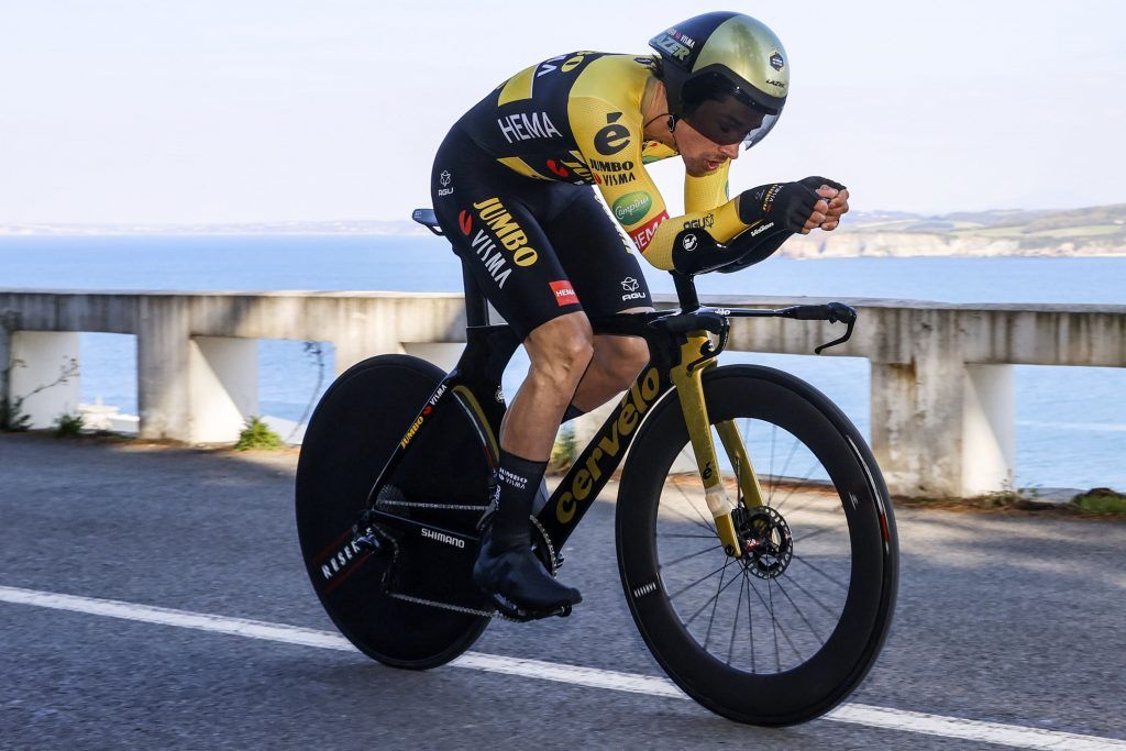 Primoz Roglic starts by winning the first stage of the Itzulia 2022 and will wear yellow tomorrow