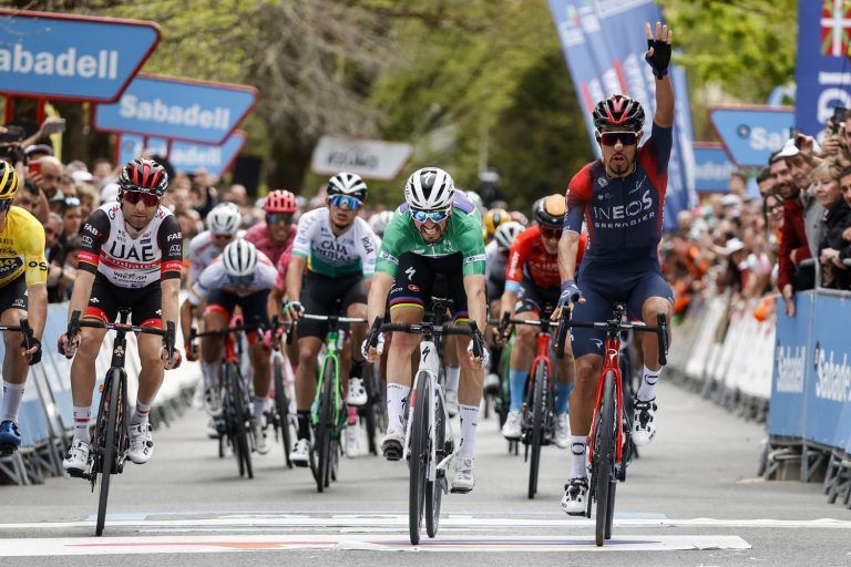 Daniel Felipe Martínez wins the fourth stage of the Itzulia 2022 by centimetres￼