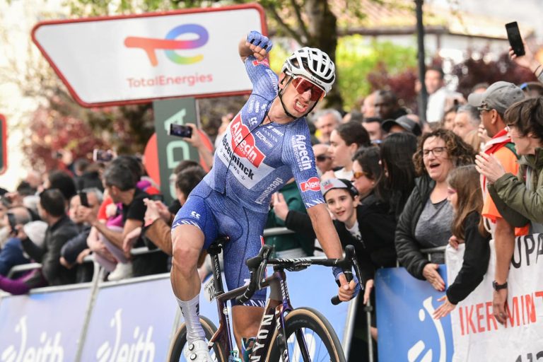 Quinten Hermans reigns supreme in the sprint in Altsasu and wins the third stage of the Itzulia 2024