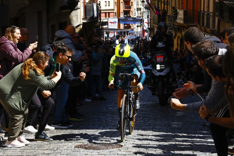Primoz Roglic wins the time trial and becomes the first leader of Itzulia 2024